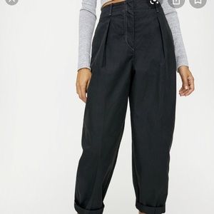 Aritzia Wilfred Free Day-Off Pleated Trousers in Black Size 2